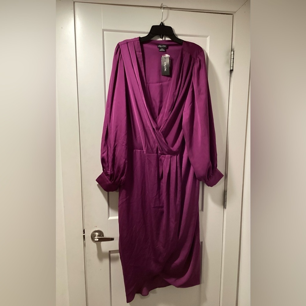 NWT City Chic Size XL/22 Plus Size Opulent Wrap Midi Dress